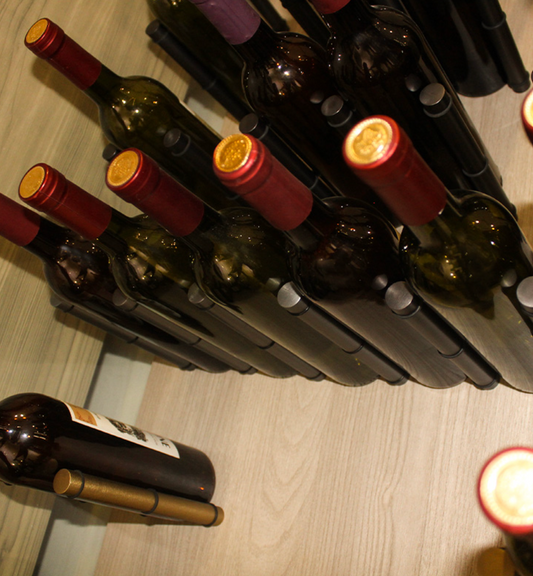 Wine Pegs – Vægmonteret Vinholder