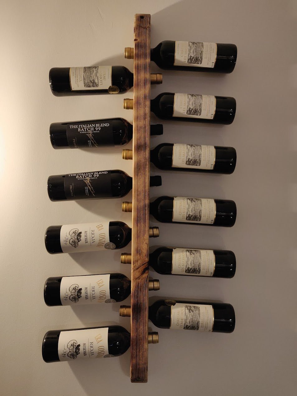 FlammeStok - Vægmonteret vinreol i brændt massivt træ - Vinreol - FMShop